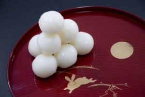 お月見になぜ月見だんごを食べるの？