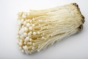 えのきだけは洗うのか？根元の扱いとにおいの対処法